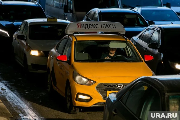Таксопарки Екатеринбурга несут серьезные потери из-за пандемии коронавируса