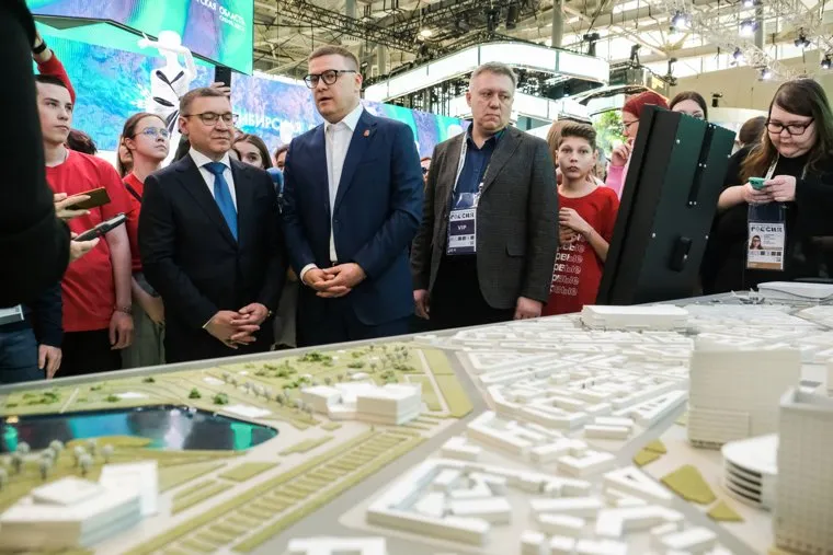 Алексей Текслер и Владимир Якушев на выставке "Россия" на ВДНХ. Москва