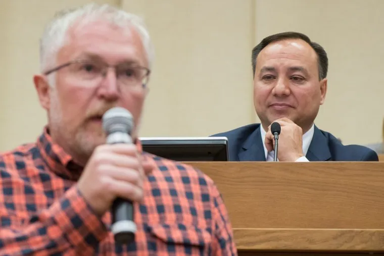 Вручение мандатов депутатам седьмого созыва Екатеринбургской городской Думы. Екатеринбург