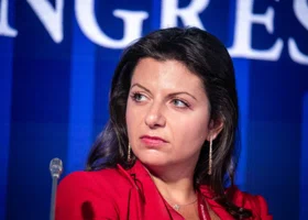 Маргарита Симоньян прибыла на церемонию прощания с мужем