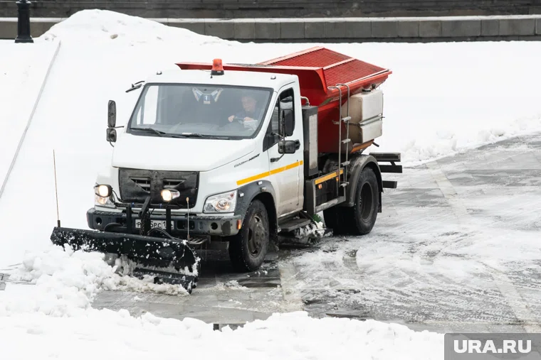 На улицы вывели 193 единицы спецтехники 
