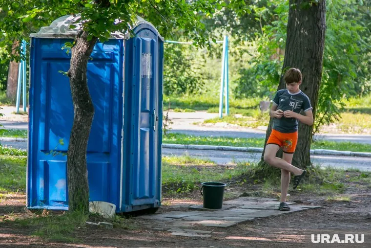 Инвалида избила нетрезвая девушка из-за грязного туалета