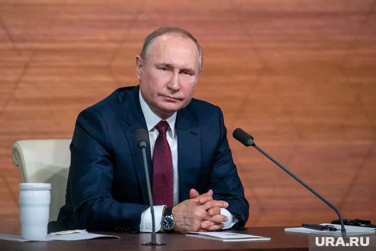 Владимир Путин заморозил закон о дополнительных выплатах судьям