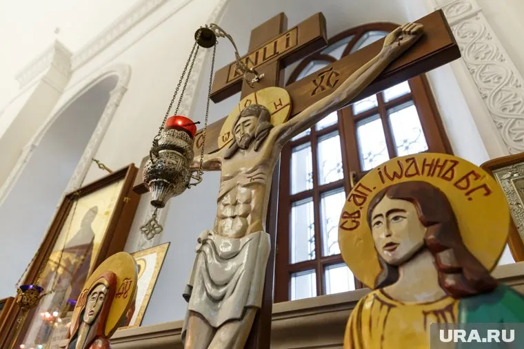 В Великую пятницу в память о жертве Христа не проводят литургии в храмах