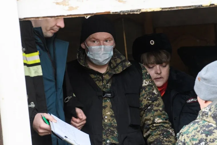 Работа следователей в сгоревшем доме на улице Омская. Екатеринбург