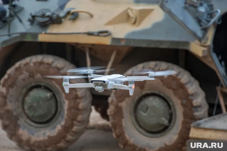 Солдаты ВСУ собирают дроны в кустарных условиях