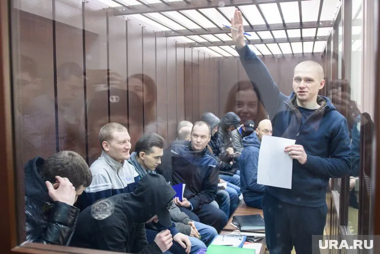 Судья удовлетворил одно из ходатайств адвокатов