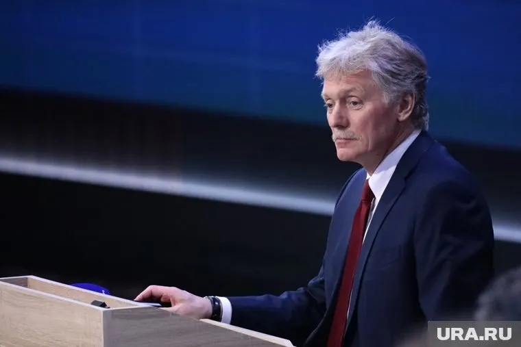 Песков заявил, что Киев пытается не идти на мир с РФ путем продления военного положения