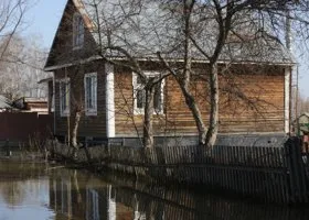 Вышедшая из берегов река Чусовая топит свердловский поселок