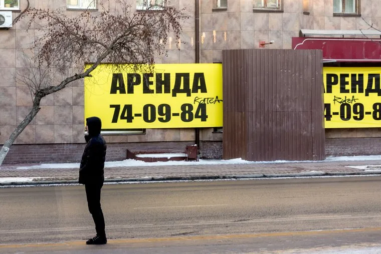 Улица Ленина, до реконструкции: виды, вывески, витрины, реклама. Тюмень.