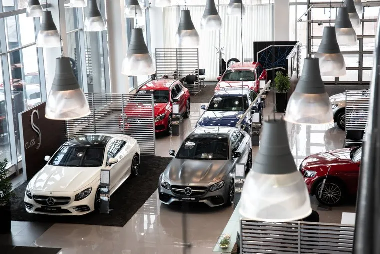 Салон «Мерседес-Бенц» в УралАвтоХаус. Екатеринбург