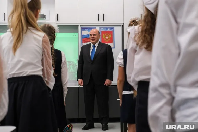 Михаил Мишустин рассказал, что школа — лучшее, что было в его жизни с точки зрения наставничества