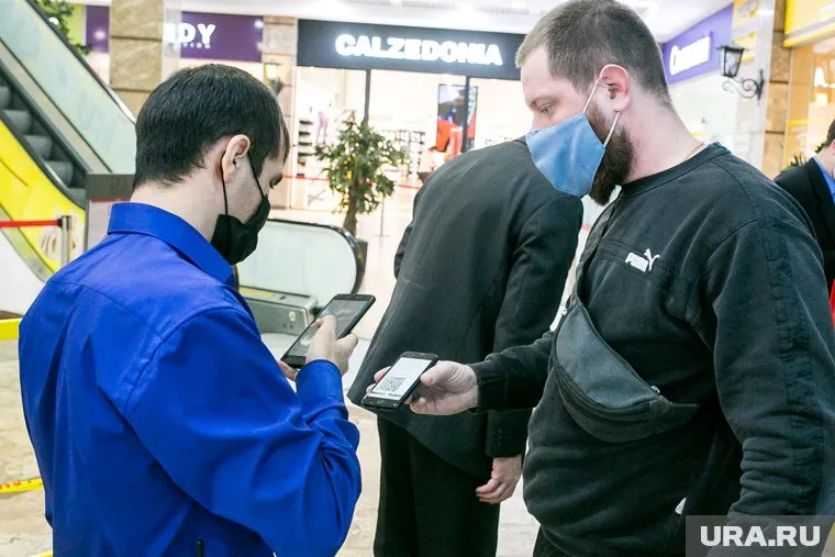 Конфликт между мужчиной и охранником начался после отказа предъявить QR-код