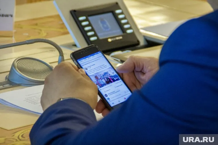 За компрометирующие посты в соцсетях чиновников будут наказывать