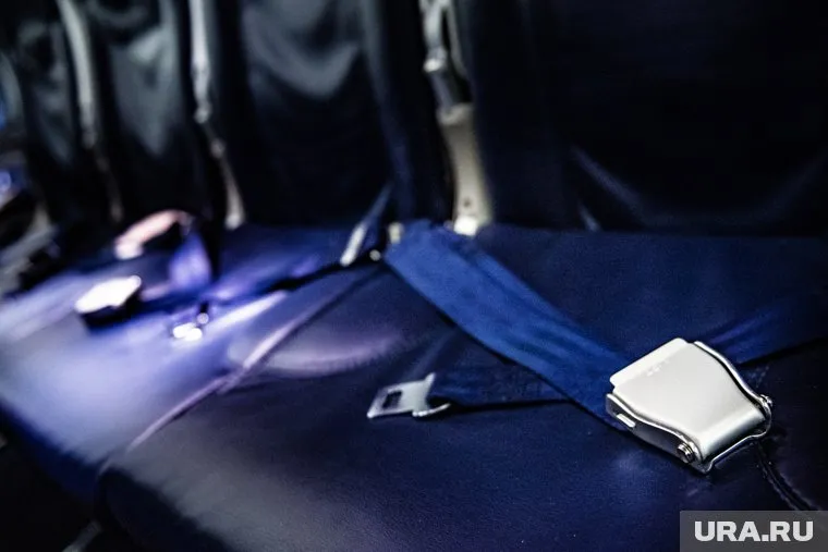 На борту исчезнувшего с радаров воздушного судна находятся 13 человек