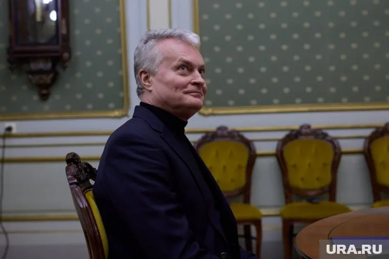 Гитанас Науседа заявил, что НАТО продолжает обсуждение вопроса о сбивании ракет РФ над Украиной