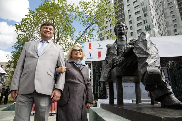 Торжественное открытие памятника актеру Георгию Буркову. Пермь