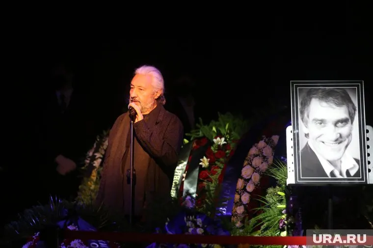 Жители ХМАО раскупили почти все билеты на концерты группы «Цветы»