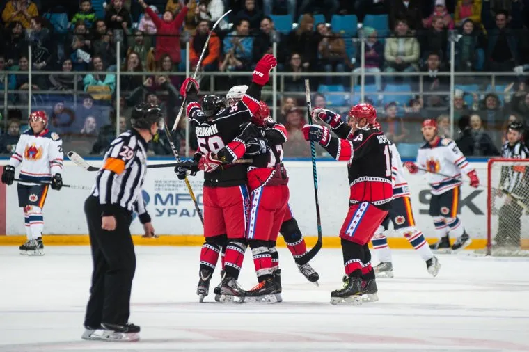 IV благотворительный хоккейный "Матч звезд" в КРК "Уралец". Екатеринбург