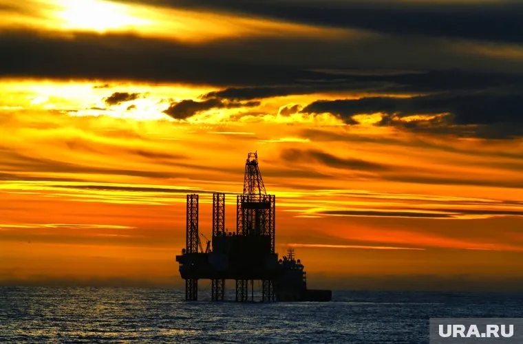 Санкции касаются экспорта нефти России через третьи страны