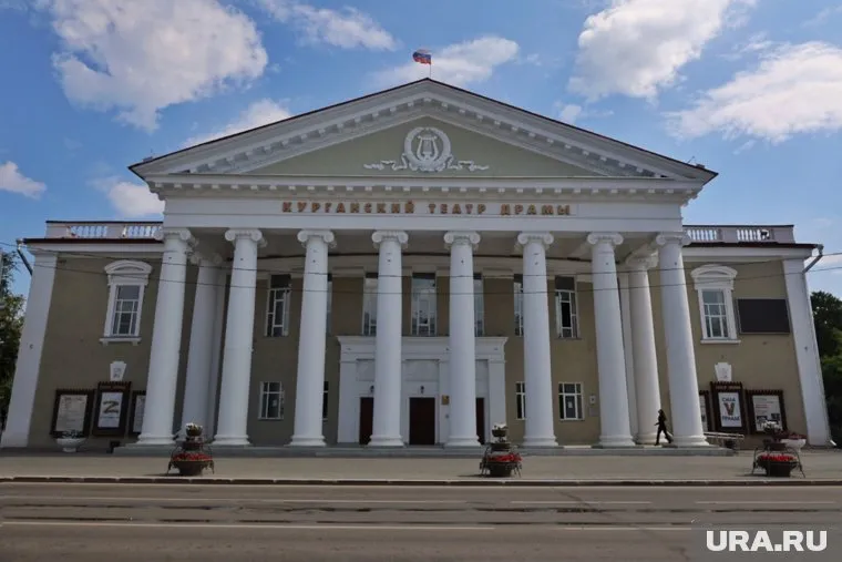 Новый сезон в Курганском драмтеатре открылся премьерным показом комедии