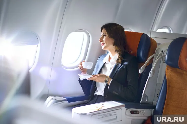 Из 1000 опрошенных респондентов 92 процента участников согласились, что бортпроводники должны иметь привлекательную внешность
