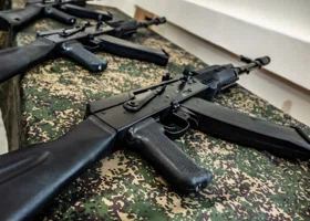 В ХМАО определили лучших в скоростной сборке автомата Калашникова