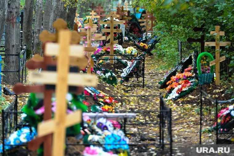 Место на кладбище друзья волжанки посчитали отличным подарком