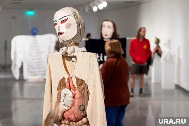 Выставка Алисы Горшениной будет работать в ЕЦ до 28 августа