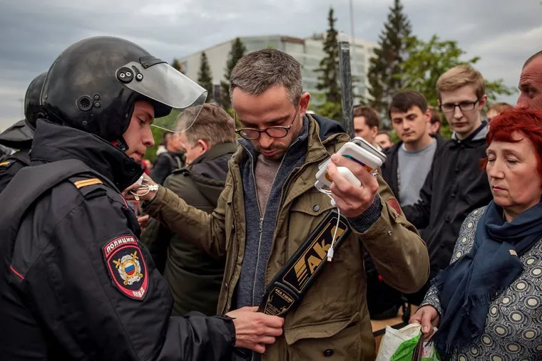 Четвертый день протестов против строительства храма Св. Екатерины в сквере у театра драмы.Екатеринбург