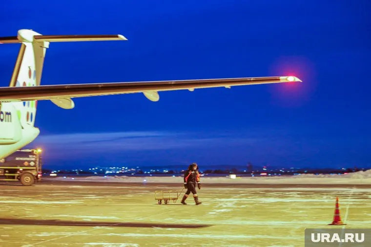 В Кольцово снега минувшей ночью было мало (архивное фото)