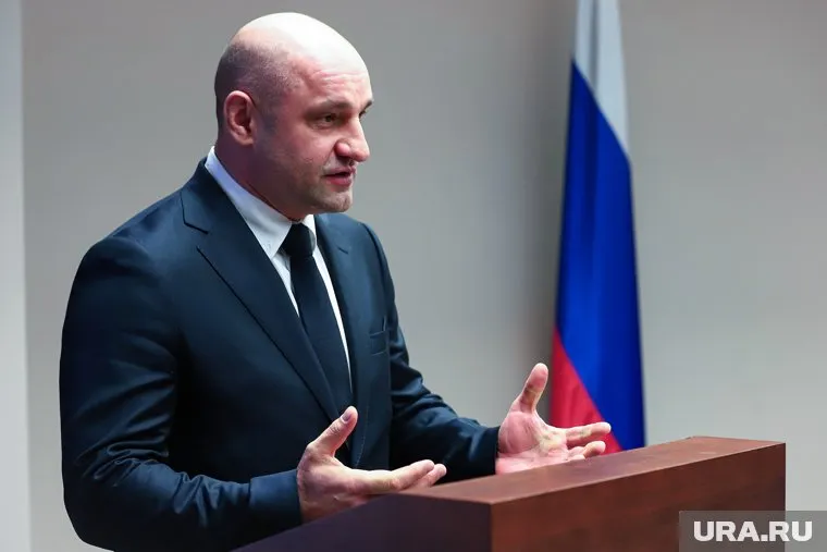 Артем Жога поздравил учеников школы в Академическом районе