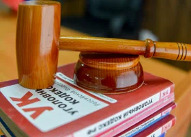 Челябинского школьника, обвиняемого в убийстве отца кувалдой, отправили в СИЗО