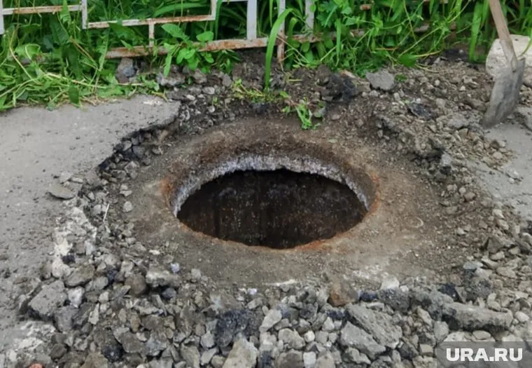 Водоканал починил открытый колодец