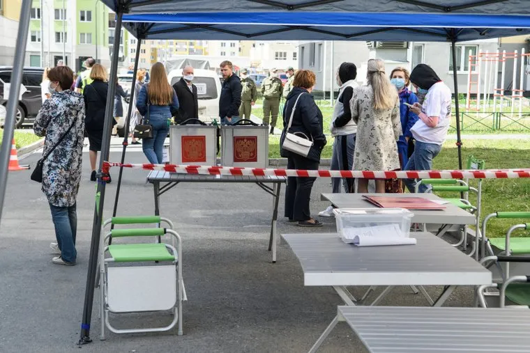 Презентация шатров для голосования за поправки в Конституцию РФ. Екатеринбург