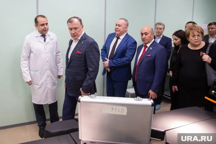 Борис Мейлах (слева) за полгода сменил не одно место