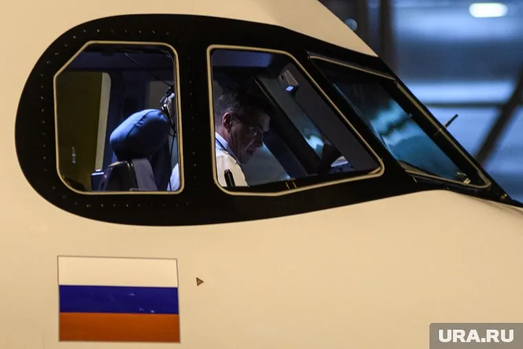 На то, что это спецборт, указывает отсутствие пункта назначения