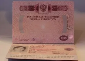 Латвия ввела новые ограничения для проживающих там россиян