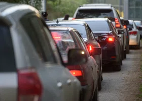 На Тюменском тракте образовалась гигантская пробка в сторону Екатеринбурга