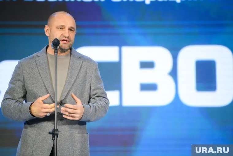 Артем Жога вознакомился с бойцом, потерявшим ногу на СВО