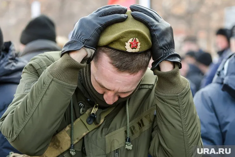 Возложение цветов к мемориалу погибших воинам перестало для челябинцев быть просто традицией