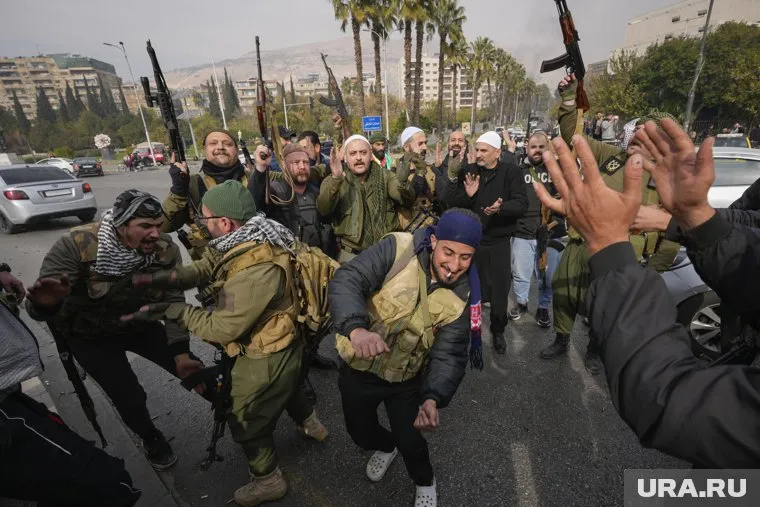 Повстанцы при поддержке боевиков свергли правление Башара Асада в Сирии