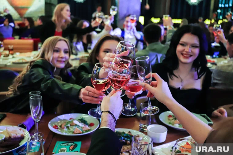 Новогодние корпоративы начнут отмечать в Тюмени с середины декабря 