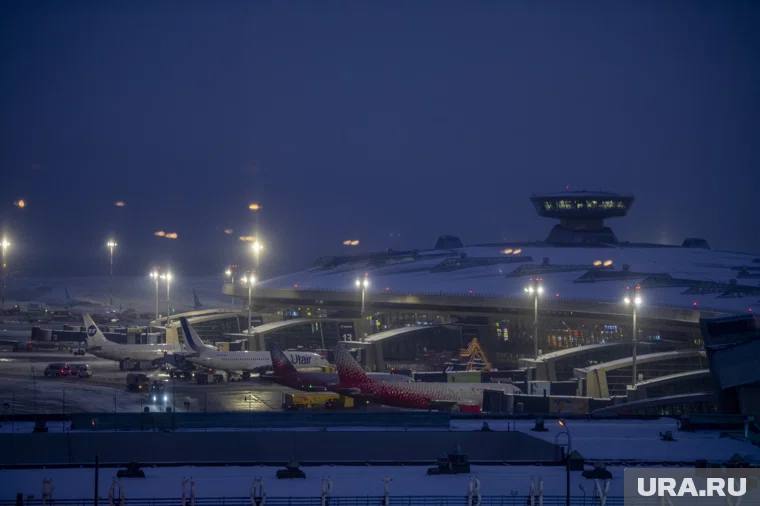 Три аэропорта РФ закрыли небо