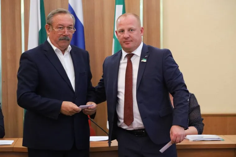 Вручение мандатов депутатам городской Думы. Курган