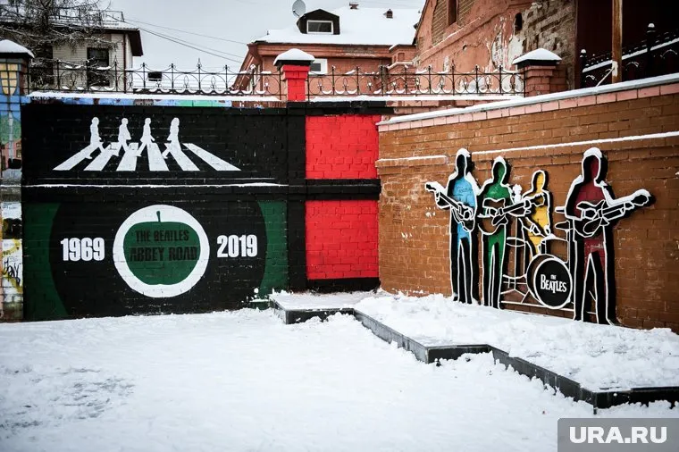 В программе Дудя появились мемориал The Beatles и свердловский рок-клуб