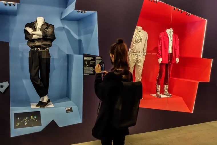 Открытие выставки, посвященной Виктору Цою в Манеже. Москва