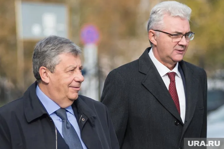 Александр Якоб (справа) может стать мэром, близким по силе самому легендарному в новой истории градоначальнику Аркадию Чернецкому (слева)