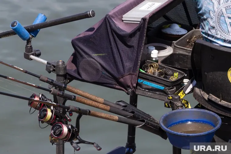 Хоккеист из ХМАО выловил гигантскую рыбу-парусник в Таиланде