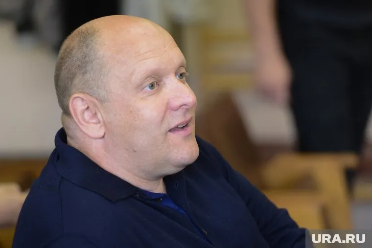 Юрий Серебренников будет продавцом-консультантом в антикварном салоне